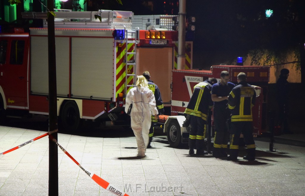 Einsatz BF Messerstecherei Koeln Neustadt Nord Eberplatz Platzmitte P045.JPG - Miklos Laubert